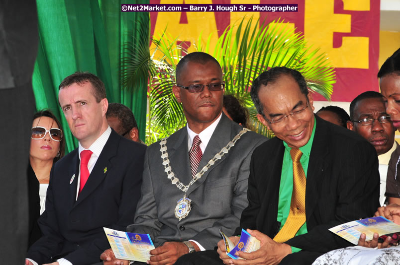 The City of Montego Bay Welcomes Our 2008 Olympians - Western Motorcade - Civic Ceremony - A Salute To Our Beijing Heros - Sam Sharpe Square, Montego Bay, Jamaica - Tuesday, October 7, 2008 - Photographs by Net2Market.com - Barry J. Hough Sr. Photojournalist/Photograper - Photographs taken with a Nikon D300 - Negril Travel Guide, Negril Jamaica WI - http://www.negriltravelguide.com - info@negriltravelguide.com...!